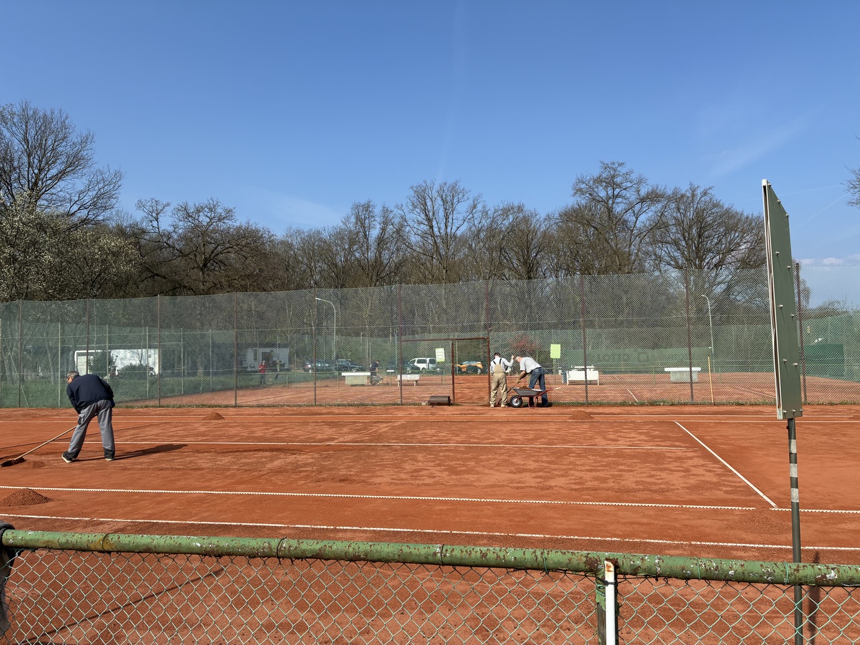 Erster Arbeitsdienst der Saison – Erfolgreicher Start in die Platzvorbereitung